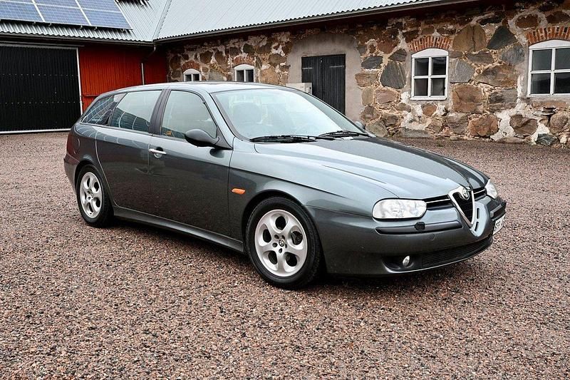 Grå Begagnad 2000 Alfa Romeo 156 Distinctive Kombi | 1 000 kr - Bild 1/3