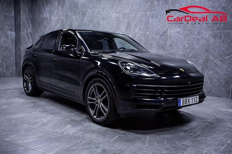 Svart Begagnad 2022 Porsche Cayenne Sport SUV | 749 800 kr (Marknadspris) - Bild 1/4