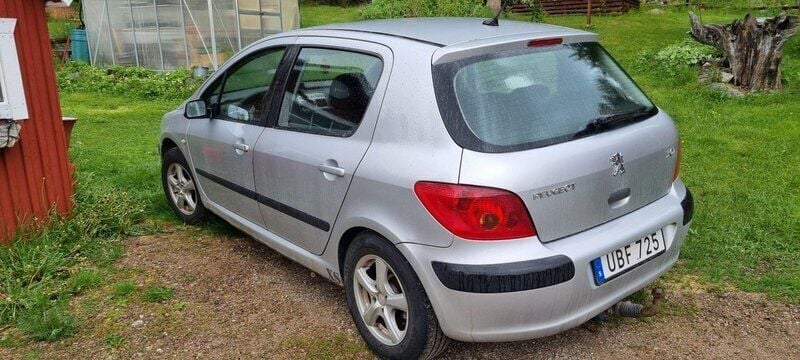 Grå Begagnad 2003 Peugeot 307 Halvkombi | 8 000 kr (Superpris) - Bild 1/2