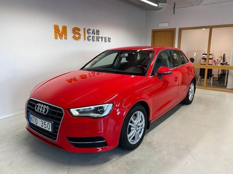 Röd Begagnad 2013 Audi A3 Sportback Attraction Halvkombi | 94 900 kr (Marknadspris) - Bild 1/4