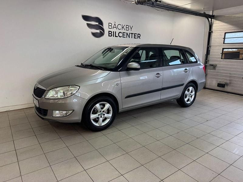 Ljusbrun Begagnad 2011 Skoda Fabia Elegance Kombi | 59 900 kr (Marknadspris) - Bild 1/4