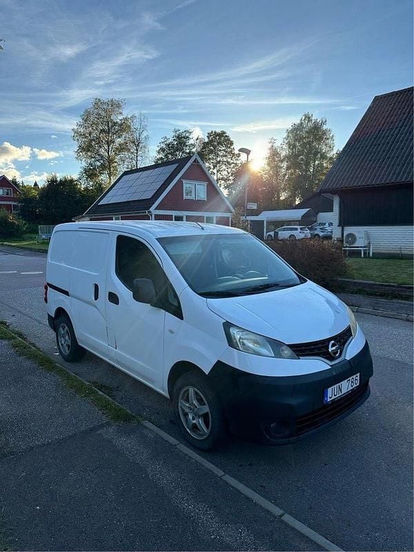 Vit Begagnad 2012 Nissan NV200 Van | 47 000 kr (Bra pris) - Bild 1/4