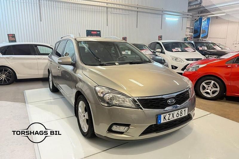 Silver Begagnad 2011 Kia Ceed Halvkombi | 44 900 kr (Marknadspris) - Bild 1/3