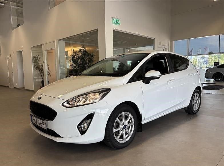 Vit Begagnad 2019 Ford Fiesta Trend Halvkombi | 124 900 kr (Marknadspris) - Bild 1/4