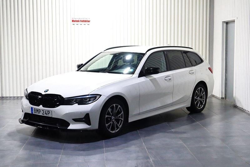 Vit Begagnad 2020 BMW 320 Sport Line Kombi | 239 900 kr (Marknadspris) - Bild 1/4
