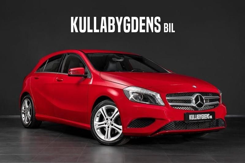 Röd Begagnad 2015 Mercedes A180 Halvkombi | 169 000 kr (Marknadspris) - Bild 1/4