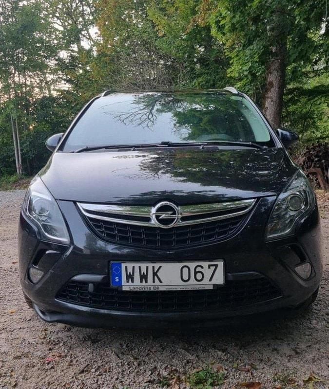 Svart Begagnad 2012 Opel Zafira Tourer Enjoy Minibuss | 48 000 kr (Dyr) - Bild 1/4