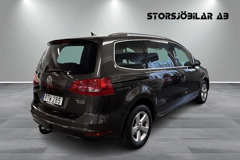 Begagnad VW Sharan 140 HK (102 kW) 2014 Mörkbrun Minibuss