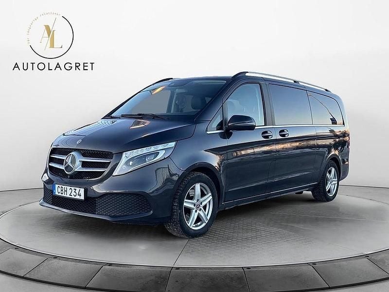 Mörkgrå Begagnad 2021 Mercedes V250 Avantgarde Minibuss | 429 900 kr (Superpris) - Bild 1/4