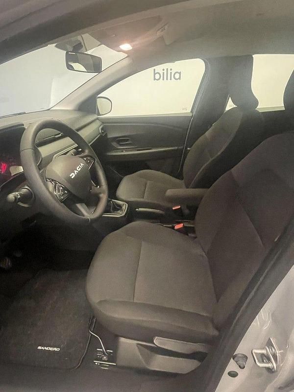 Begagnad Dacia Sandero Essentiel 91 HK (66 kW) 2022 Grå Halvkombi
