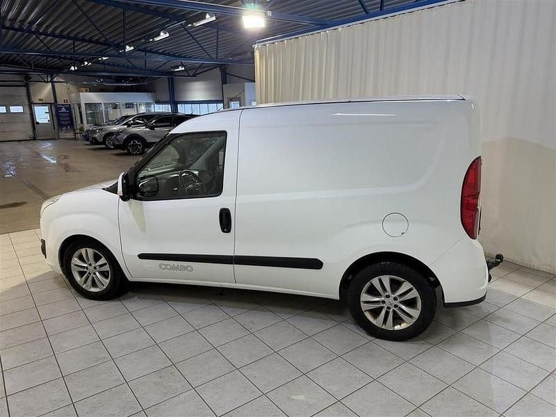 Begagnad Opel Combo 90 HK (66 kW) 2015 Vit Van