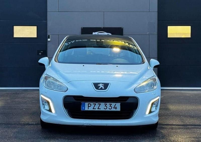 Begagnad Peugeot 308 114 HK (83 kW) 2013 Vit Halvkombi