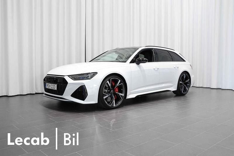 Vit (glaciärvit metallic) Begagnad 2024 Audi RS6 Performance Kombi | 1 379 500 kr (Marknadspris) - Bild 1/4
