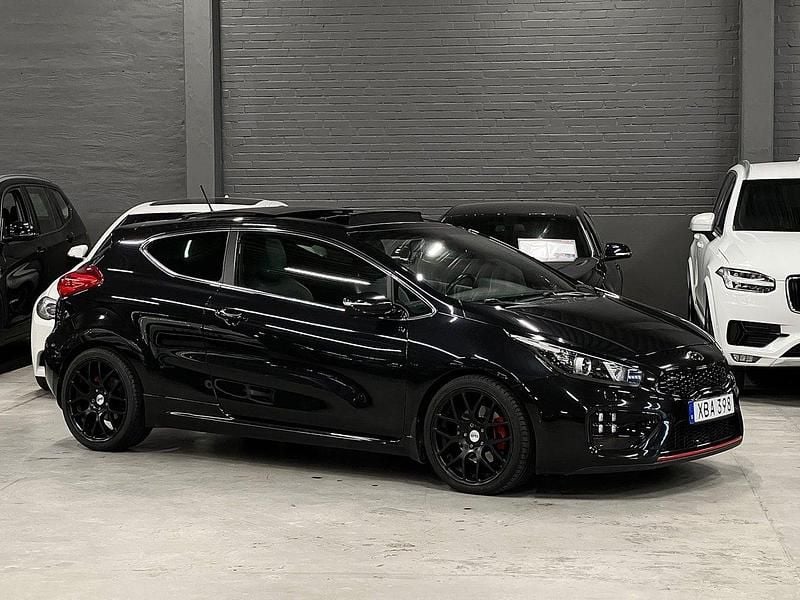 Svart (svart metallic) Begagnad 2015 Kia ProCeed GT 2 Halvkombi | 119 900 kr (Superpris) - Bild 1/4