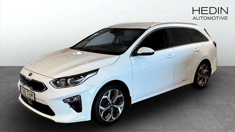 Vit (white) Begagnad 2021 Kia Ceed Sportswagon Advance Kombi | 179 900 kr (Marknadspris) - Bild 1/4