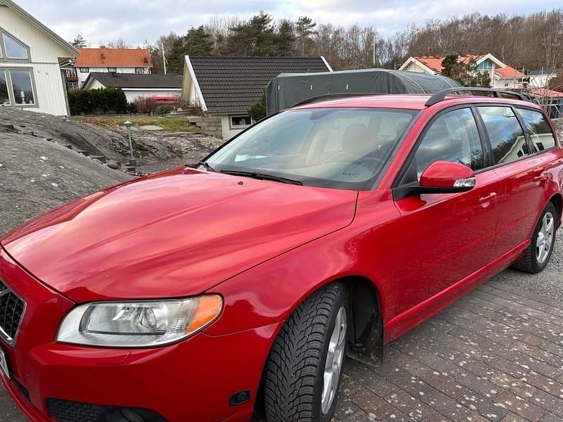 Begagnad Volvo V70 145 HK (106 kW) 2008 Röd Kombi