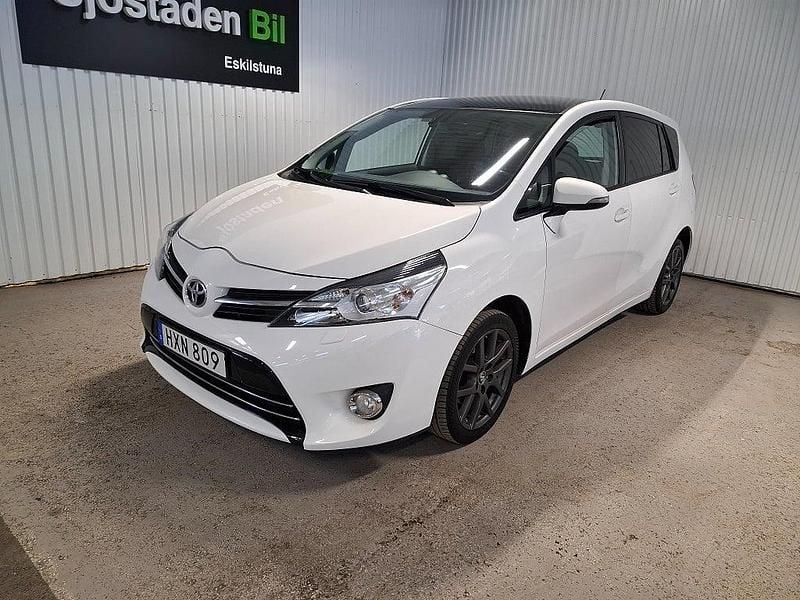 Begagnad Toyota Verso 147 HK (108 kW) 2015 Vit Minibuss