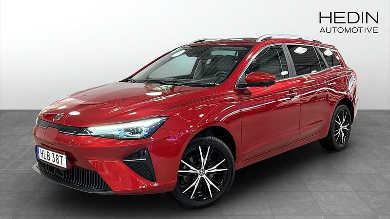 Röd (red) Begagnad 2022 MG MG5 EV Luxury Kombi | 224 900 kr (Marknadspris) - Bild 1/4