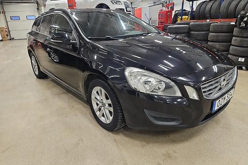 Begagnad Volvo V60 Kinetic 116 HK (85 kW) 2012 Svart Kombi