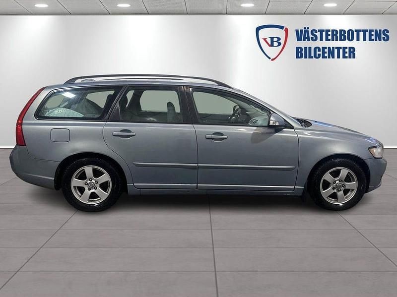 Begagnad Volvo V50 Momentum 109 HK (80 kW) 2010 Ljusblå (blå) Kombi