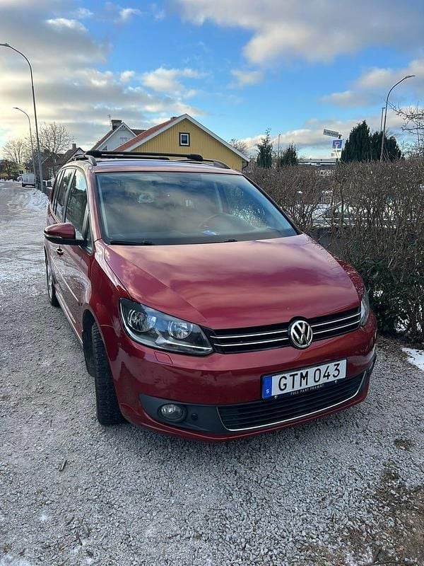 Begagnad 2015 VW Touran Family Minibuss | 154 000 kr (Marknadspris) - Bild 1/4