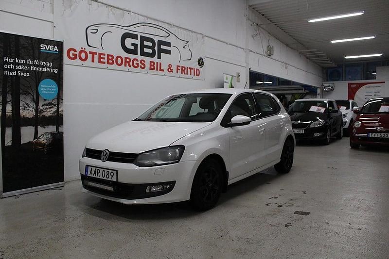 Vit Begagnad 2014 VW Polo Halvkombi | 77 900 kr (Marknadspris) - Bild 1/4