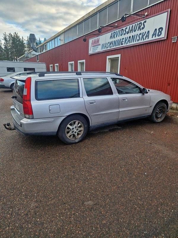 Grå Begagnad 2002 Volvo V70 Kombi | 6 000 kr (Superpris) - Bild 1/4