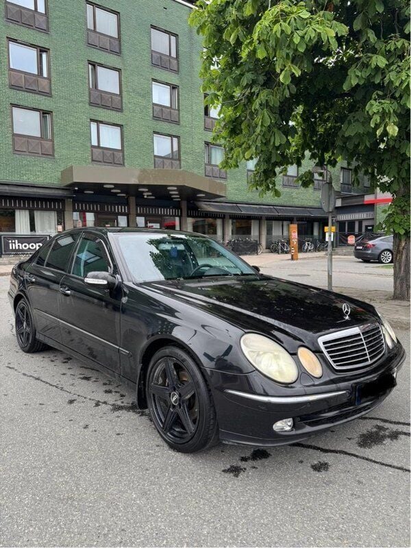 Svart Begagnad 2006 Mercedes E320 Avantgarde Sedan | 28 500 kr (Superpris) - Bild 1/4