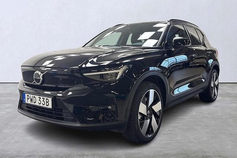 Svart Begagnad 2022 Volvo XC40 Plus SUV | 389 900 kr - Bild 1/4