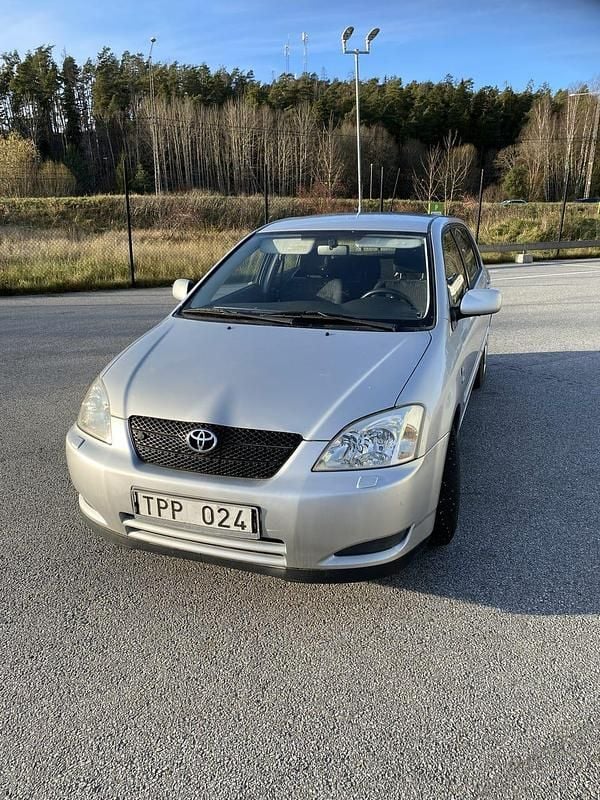 Begagnad 2002 Toyota Corolla Halvkombi | 20 500 kr (Bra pris) - Bild 1/4