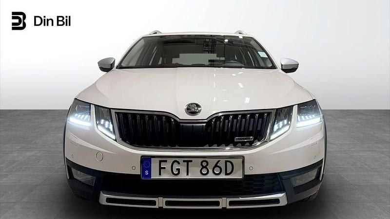 Begagnad Skoda Octavia 184 HK (135 kW) 2019 Candy white Kombi