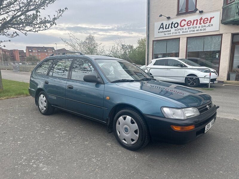 Mörkgrön Begagnad 1995 Toyota Corolla Kombi | 32 000 kr - Bild 1/4