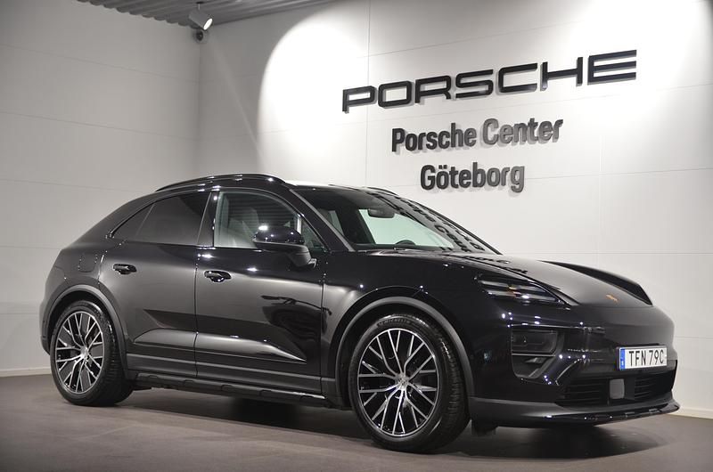 Svart Ny 2025 Porsche Macan 4 Electric SUV | 1 186 300 kr - Bild 1/4