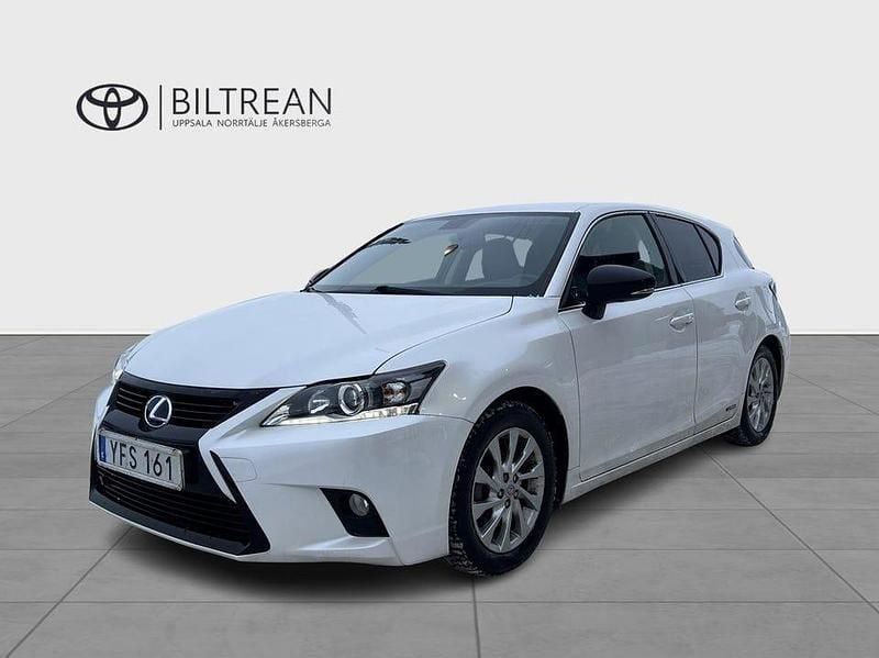 Vit Begagnad 2016 Lexus CT200h Sport Line Halvkombi | 189 000 kr (Bra pris) - Bild 1/4