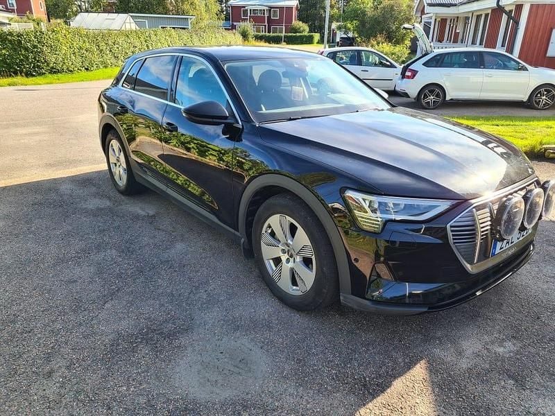 Begagnad Audi e-tron 230 kW (313 HK) 2020 SUV