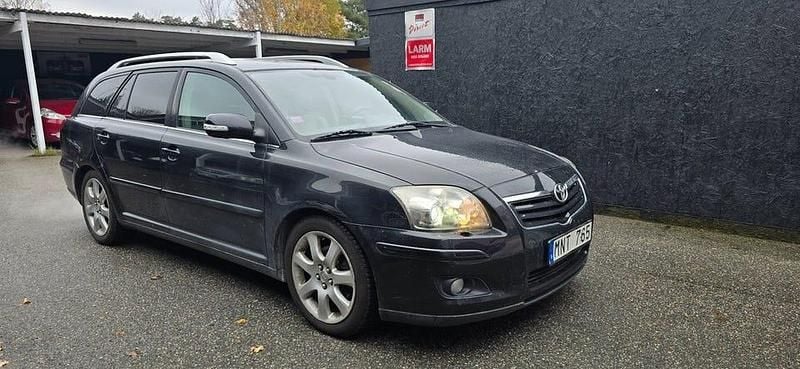 Svart Begagnad 2008 Toyota Avensis Kombi | 57 000 kr (Lite dyr) - Bild 1/4