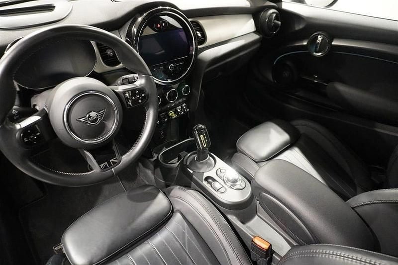 Begagnad Mini Cooper 135 kW (184 HK) 2023 Nanuq white Halvkombi