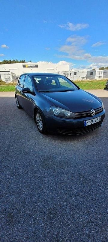 Grå Begagnad 2012 VW Golf VII Halvkombi | 55 000 kr (Marknadspris) - Bild 1/4