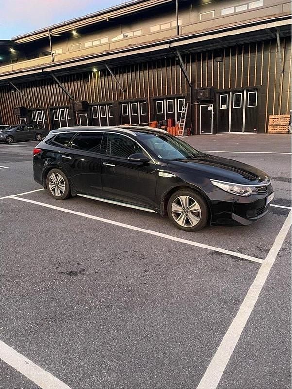 Svart Begagnad 2018 Kia Optima Hybrid Sport Sedan | 155 000 kr (Superpris) - Bild 1/4