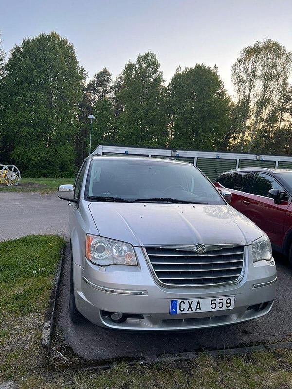 Silver Begagnad 2010 Chrysler Grand Voyager Minibuss | 59 900 kr (Marknadspris) - Bild 1/4