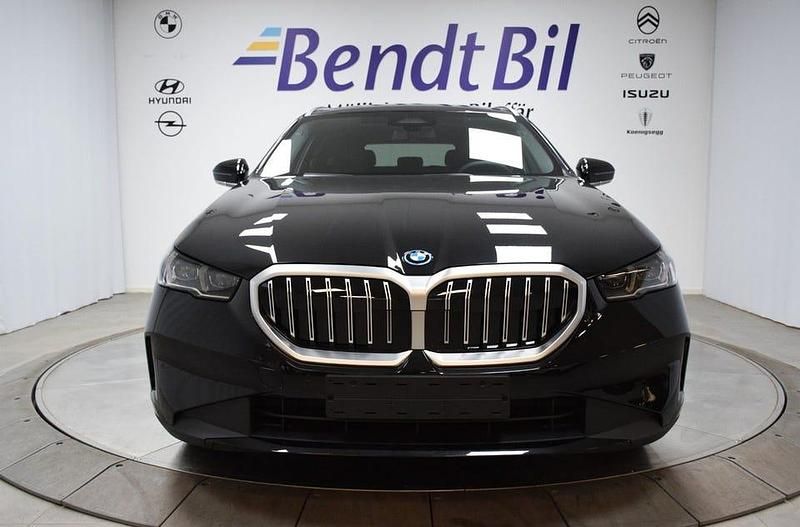 Ny BMW 530 299 HK (219 kW) 2025 Black sapphire metallic Kombi