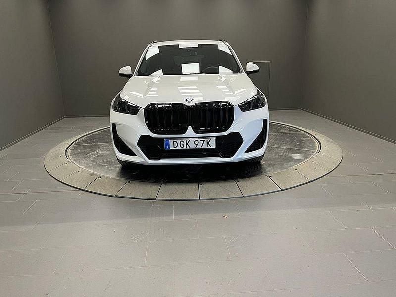 Vit Begagnad 2024 BMW X1 M Sport SUV | 569 000 kr (Dyr) - Bild 1/4