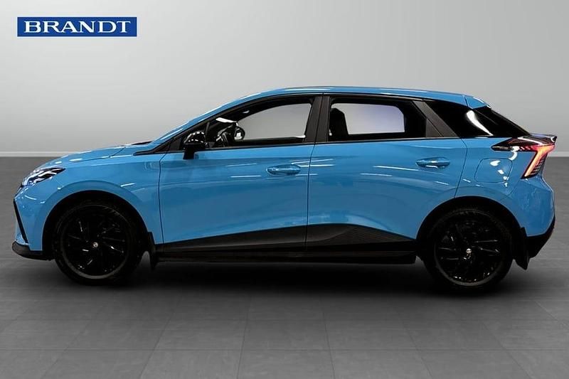 Begagnad MG MG4 EV 125 kW (171 HK) 2023 Blå Halvkombi