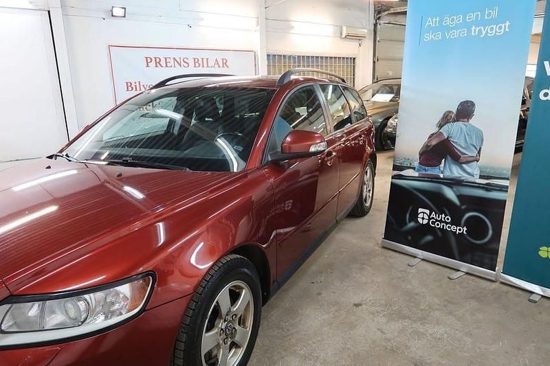 Begagnad Volvo V50 Kinetic 109 HK (80 kW) 2010 Röd Kombi