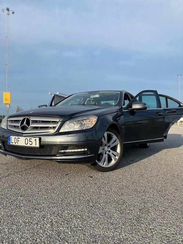 Grå Begagnad 2011 Mercedes C220 Avantgarde Sedan | 45 000 kr (Superpris) - Bild 1/4