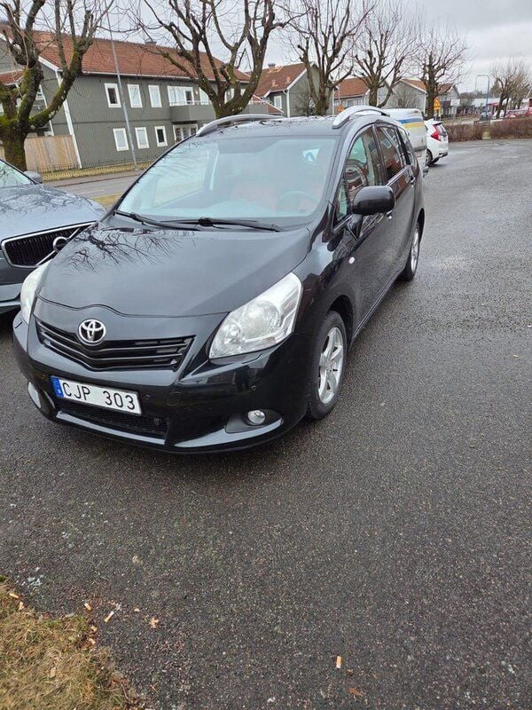 Svart Begagnad 2012 Toyota Verso Minibuss | 60 995 kr (Bra pris) - Bild 1/4