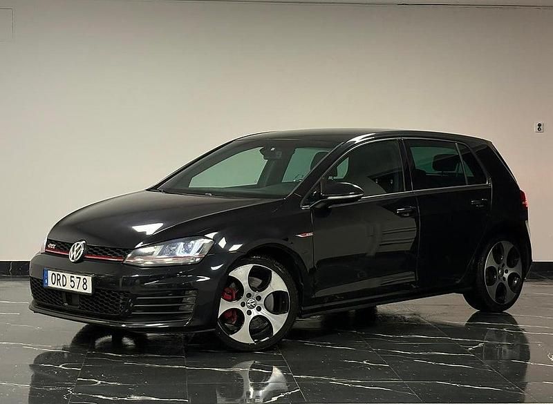 Svart Begagnad 2014 VW Golf VII GTI Halvkombi | 154 900 kr (Marknadspris) - Bild 1/4