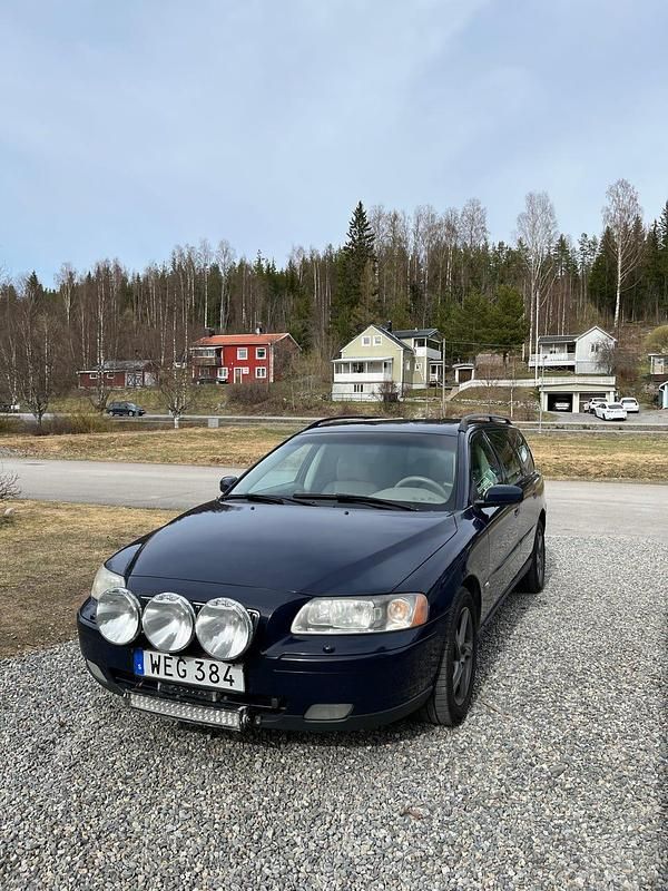 Begagnad 2005 Volvo V70 Kombi | 37 000 kr (Lite dyr) - Bild 1/4