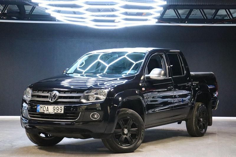 Svart Begagnad 2011 VW Amarok Pickup | 134 900 kr (Marknadspris) - Bild 1/4