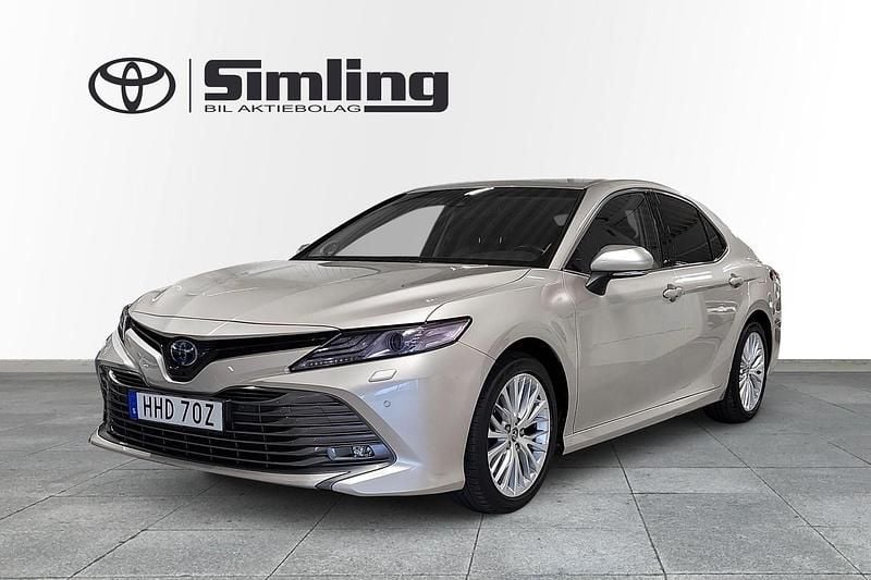 Svart Begagnad 2021 Toyota Camry Hybrid Sedan | 269 900 kr - Bild 1/3